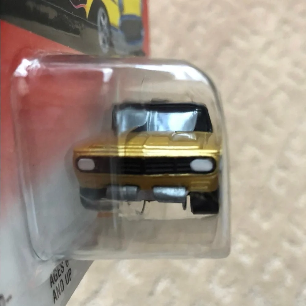 Johnny Lightning Thunder Wagons Custom Chevy Wagon Diecast 1/64 - Picture 3 of 5